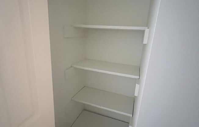 1 bed, 1 bath, 646 sqft, $870, Unit 356E