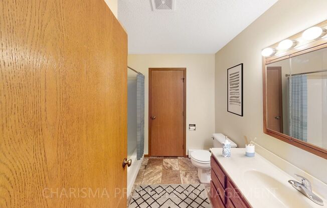 2 beds, 1 bath, 744 sqft, $925, Unit 1016 Southland Lane #09