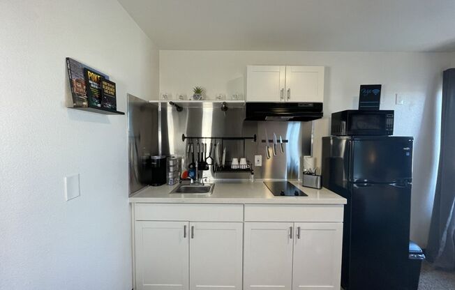 Studio, 1 bath, 260 sqft, $750, Unit 208