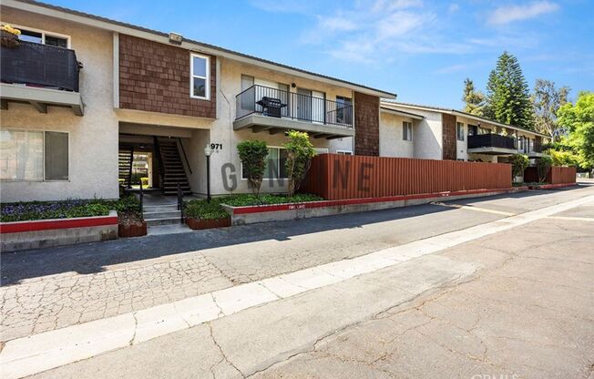 Stunning 2nd Story 3 Bedroom Condo in Woodlake Villas, La Habra