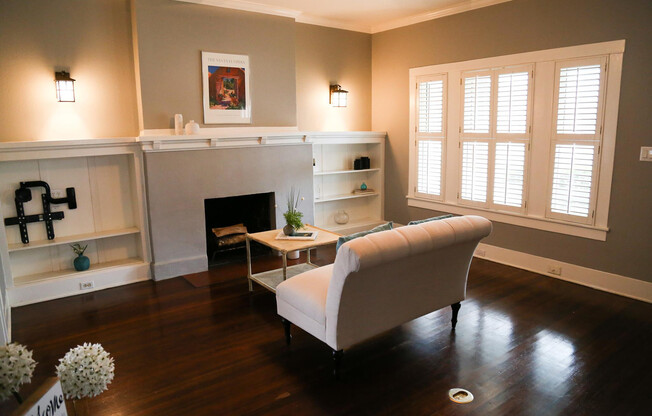 ALAMO HEIGHTS CRAFTSMAN COTTAGE
