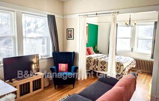 1061 W DAKIN
