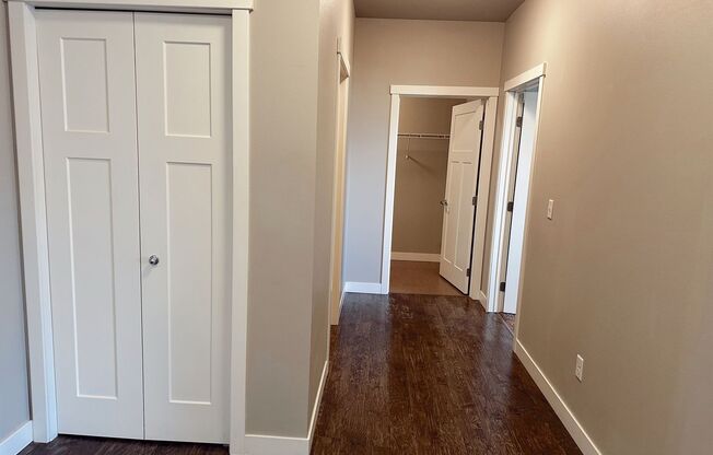 1 bed, 1.5 baths, $1,250, Unit 130