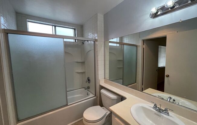 3 beds, 2.5 baths, $2,995, Unit UNIT A