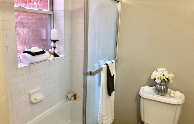 Gorgeous 3 Bedroom , 2 Level Townhome- Hardwood floors, Newly Renovated