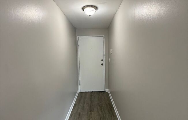 1 bed, 1 bath, 800 sqft, $1,300, Unit 210