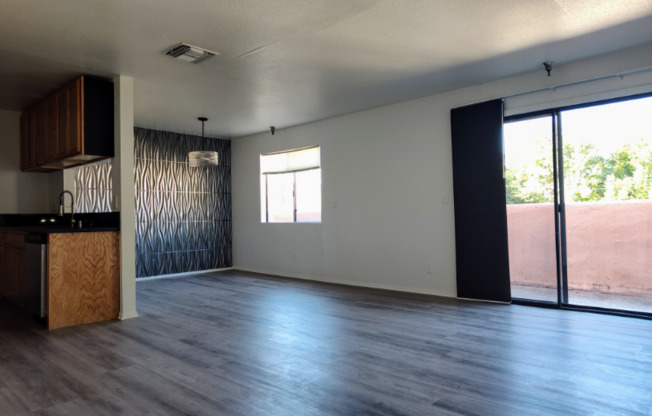 14746 Delano St Apt 1
