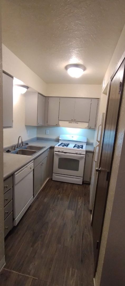 1 bed, 1 bath, 650 sqft, $950, Unit 415