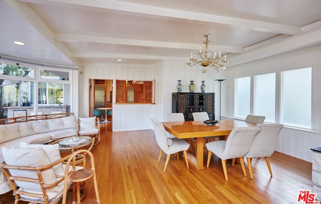 1104 Casiano Rd