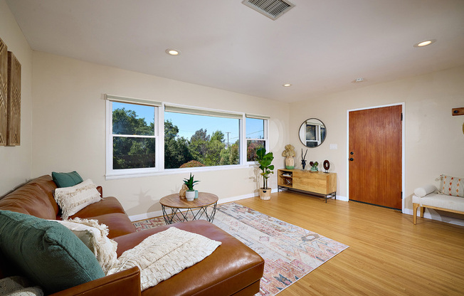 2136 FOOTHILL DR
