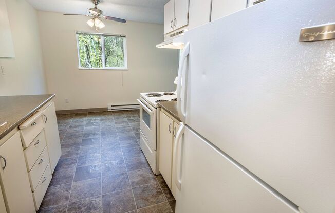 2 beds, 1 bath, 880 sqft, $1,425, Unit 21