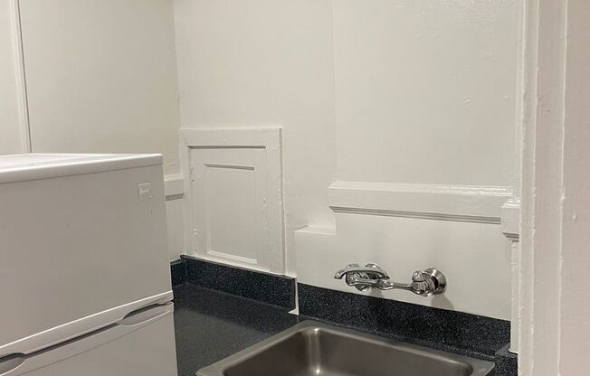 Studio, 1 bath, 375 sqft, $925, Unit 408