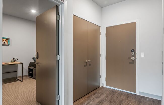 2 beds, 1 bath, 818 sqft, $2,300, Unit 212