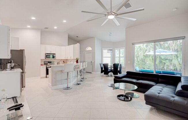 Escape to Florida – Fully Furnished Seasonal Rental in West Palm Beach! Gated community.