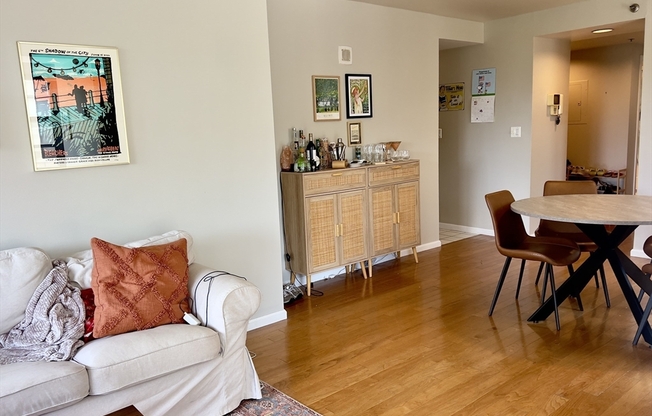 2 beds, 2 baths, 1,013 sqft, $4,800, Unit 404