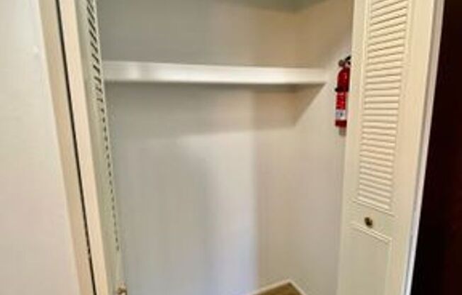 2 beds, 1 bath, 850 sqft, $1,345, Unit 810