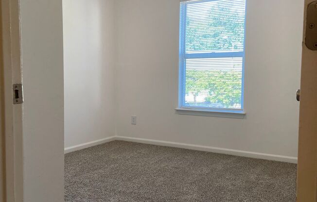 2 beds, 1 bath, 880 sqft, $1,274, Unit 405E