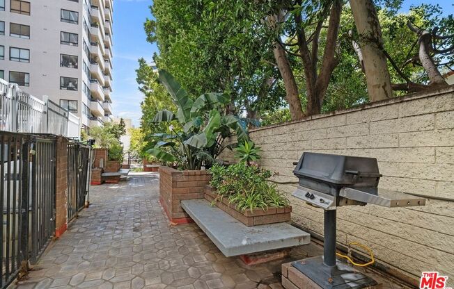 2 beds, 2 baths, 1,071 sqft, $4,100, Unit 801