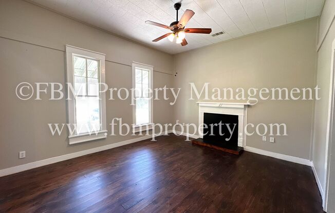 3 beds, 1.5 baths, $1,095