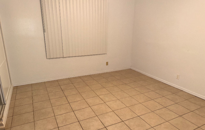 843 W WALNUT AVE