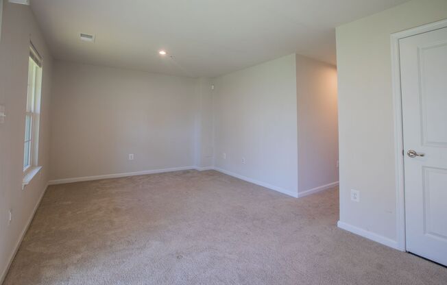 Beautiful 3 BR/2.5 BA Townhome in Brooklyn Park!
