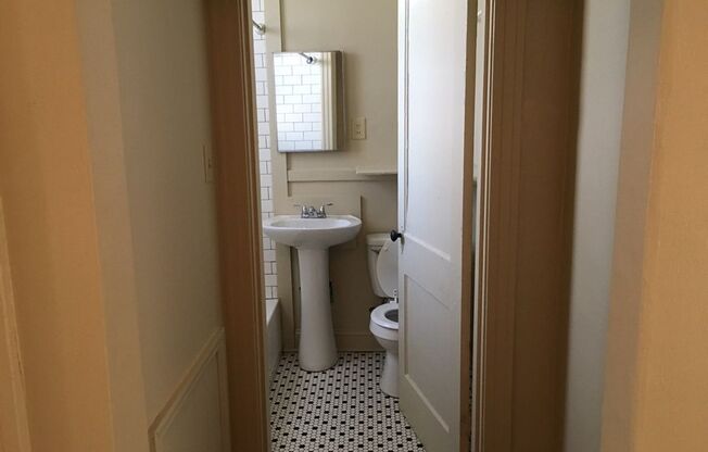 Studio, 1 bath, 400 sqft, $600, Unit #1