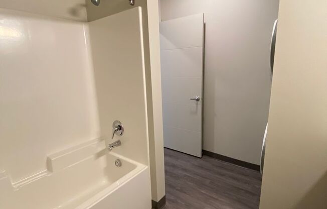 1 bed, 1 bath, 750 sqft, $1,599, Unit 211