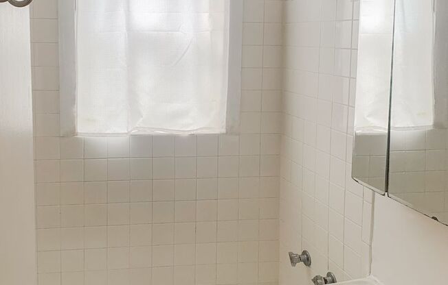 1 bed, 1 bath, 1,094 sqft, $1,595, Unit 5038-G