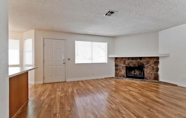 1ST FLOOR CONDO CLOSE TO SUMMERLIN