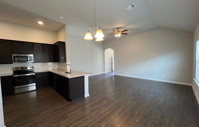 Luxury  3/2 Duplex in Seguin! (Navarro ISD)