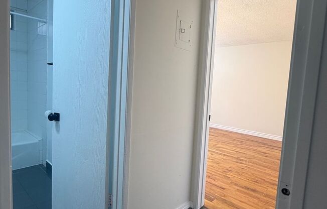 439 South Hobart Apartments