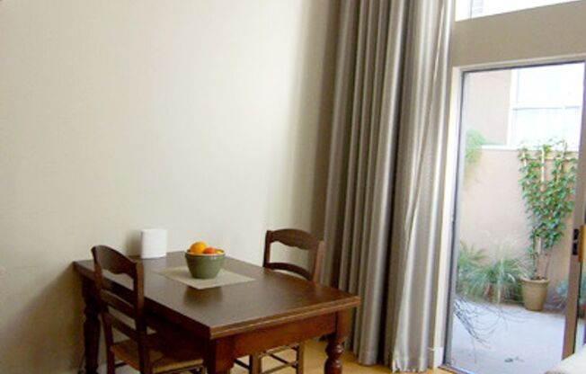 Epic REA/Azari PM: Private Oasis, 1 BR/ 1.5 BA Condo w/ Private Patio!
