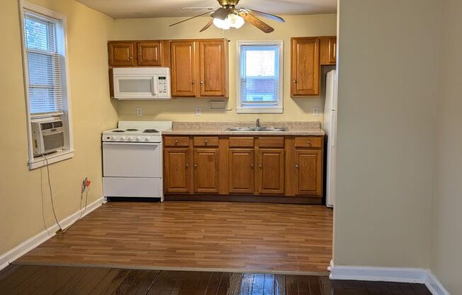 2 beds, 1 bath, $1,000