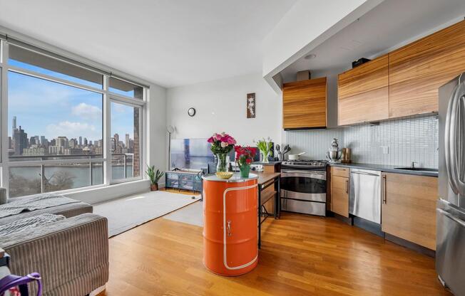 1124 31 AVE