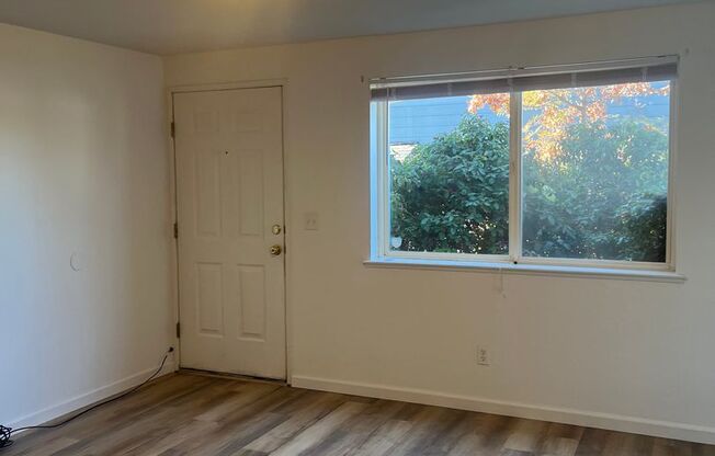 c369.3x - 2055 Campus Dr. #1-4