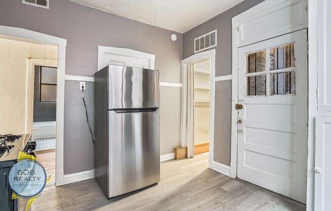 Vintage Hyde Park Apts!