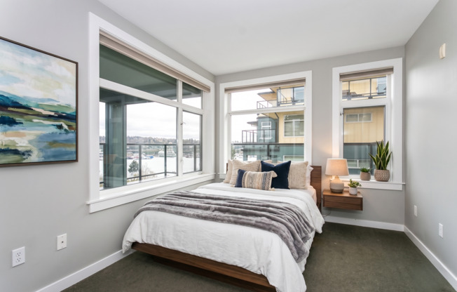 East Queen Anne Seattle 2 Bedroom Apartment for Rent | Lake Union Views, Rooftop Deck, Garage Parking, In-Unit Laundry & Near South Lake Union