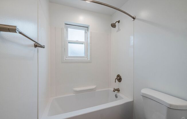 3 beds, 2 baths, 1,200 sqft, $1,995, Unit 2290-03
