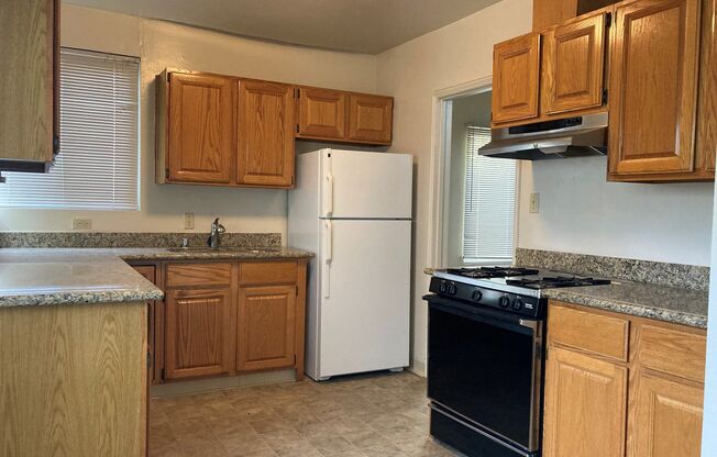 4 beds, 1 bath, $4,350