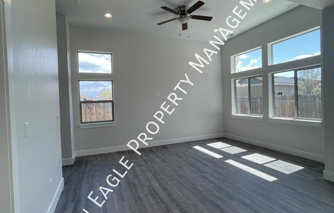 1411 N PINEVIEW LN