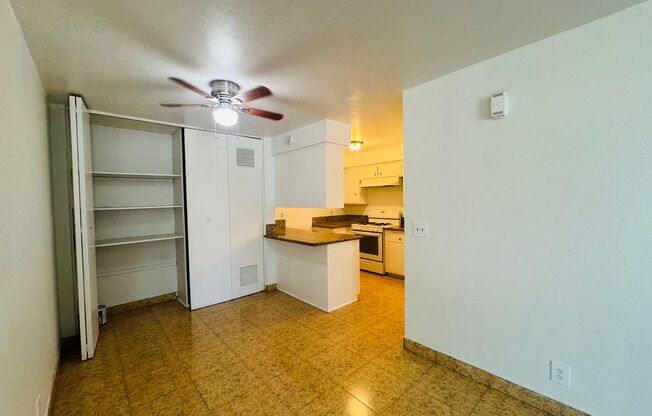 2340 W. Greenacre Ave