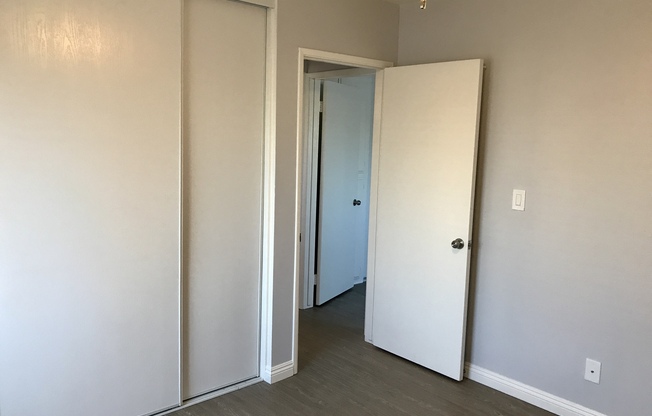 2 beds, 1 bath, $2,300, Unit 4