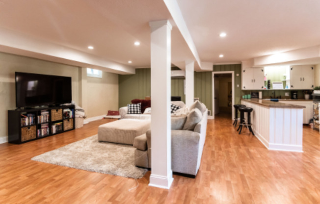 1219 GREENWAY CT