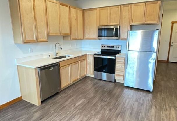 3 beds, 1 bath, $2,425, Unit 1210 #303