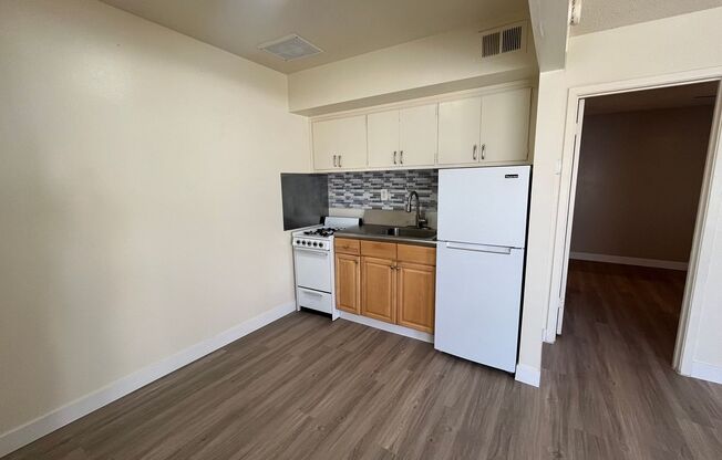 1 bed, 1 bath, 600 sqft, $1,195, Unit 124B