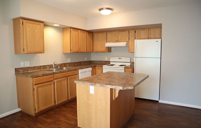 2 beds, 1 bath, 1,074 sqft, $1,395, Unit Apt 1