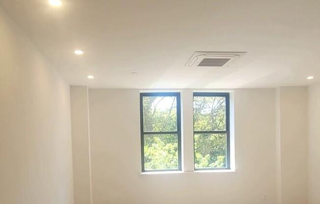 1 bed, 1 bath, $5,500, Unit 4F