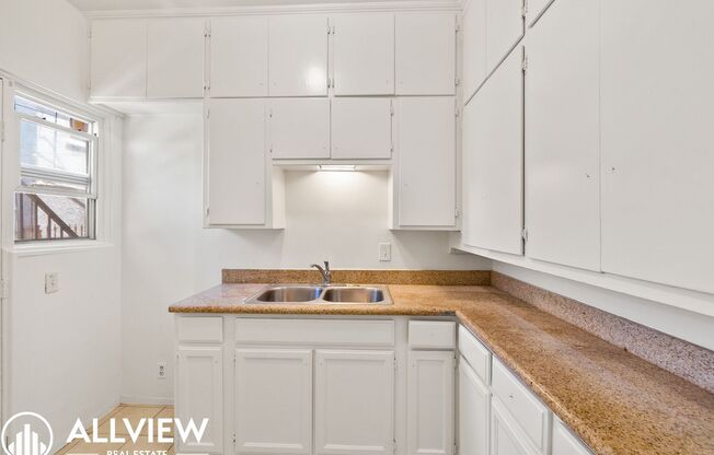 1 bed, 1 bath, $1,795, Unit Unit 323 W Hill St