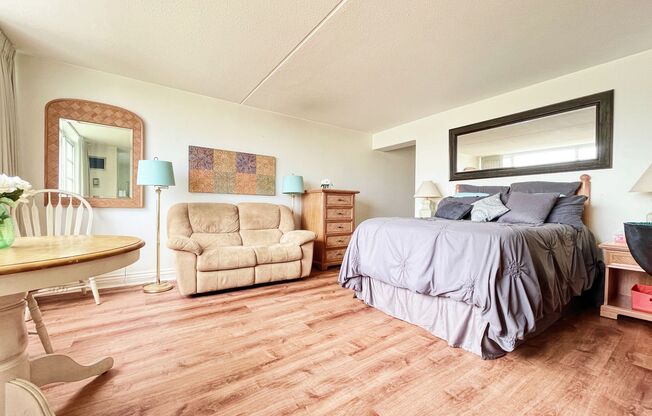Pet Friendly Furnished Waikiki Studio with Central A/C and Parking. Utilities Included in Rent.