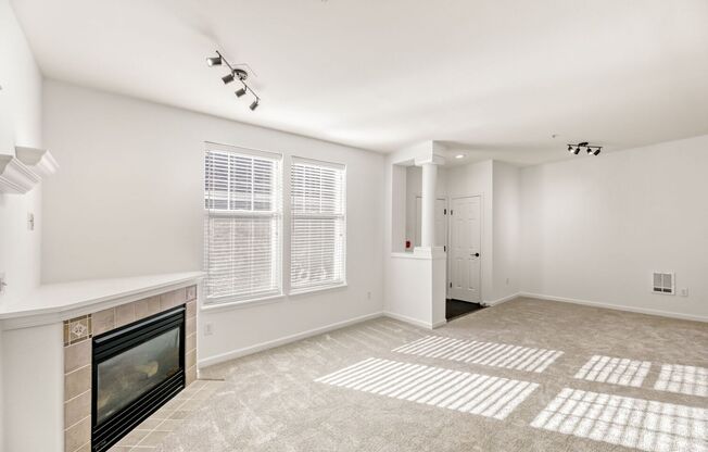 Well-Equipped 2 Bed 2 Bath Sonoma Villero Condo w/ Community Pool, Hot Tub & Exercise Room!